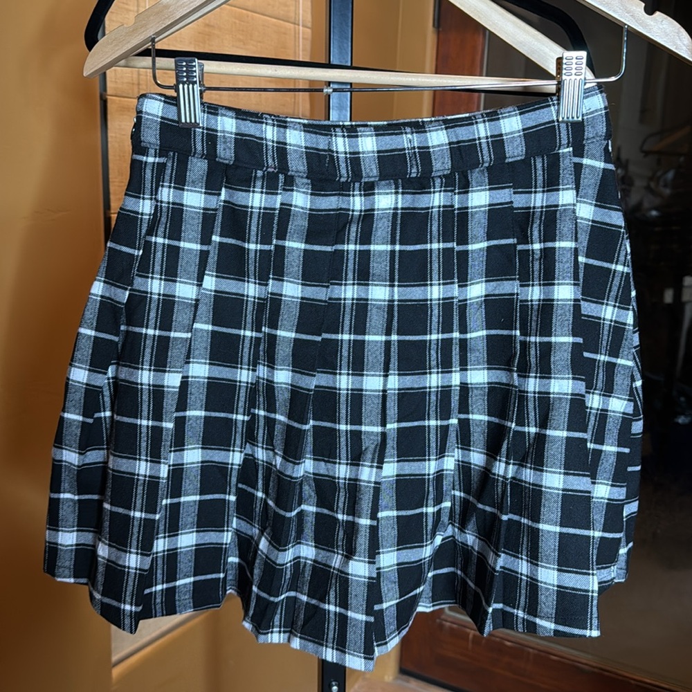 Hollister Black and White Plaid Mini Skirt - Picture 9 of 10